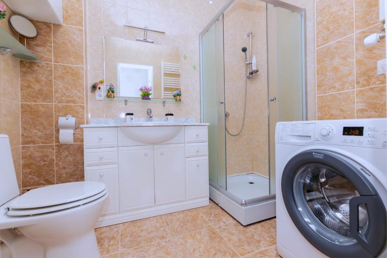 Apartament De Lux Cu 2 Camere Si Living คีชีเนา ภายนอก รูปภาพ