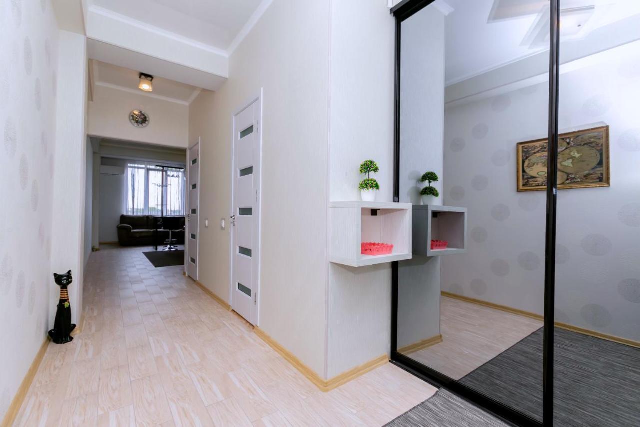 Apartament De Lux Cu 2 Camere Si Living คีชีเนา ภายนอก รูปภาพ